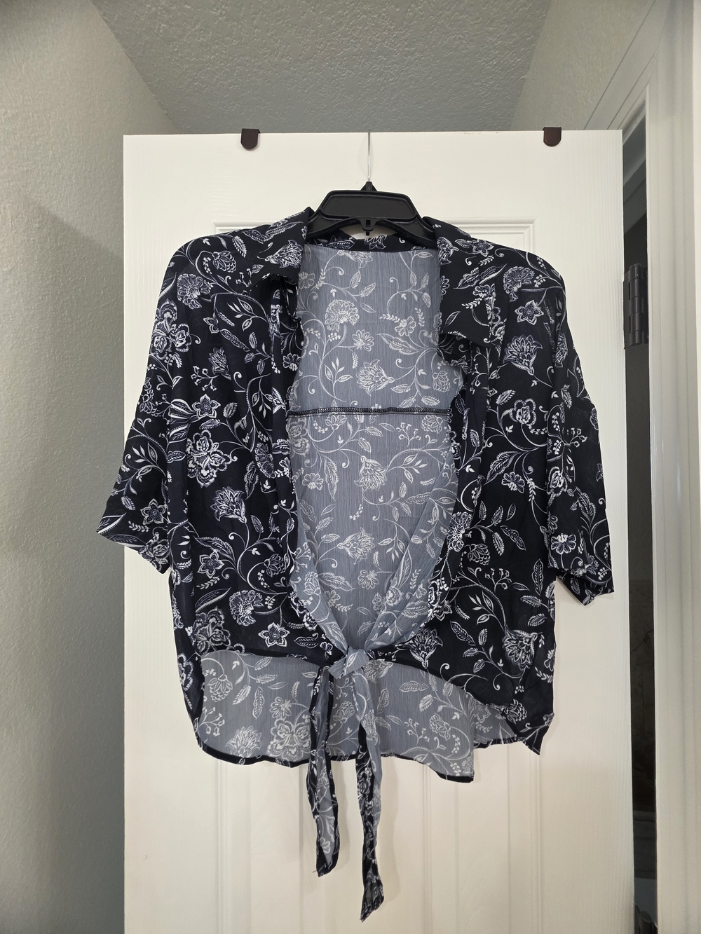 Cupshe Women’s Navy Floral Tie-Front Top